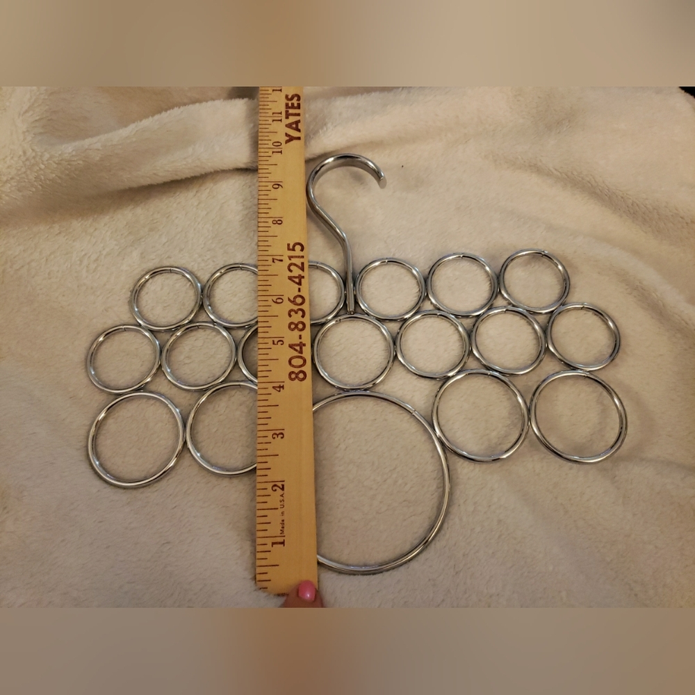 Idesign Metal 18 Loop Scarf, belt and Tie Spacesaver hanger - Picture 4 of 4